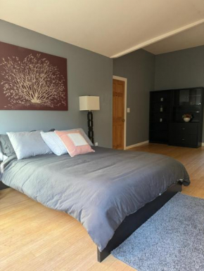 Quiet Cozy Stay Spacious Home Near Beach & Shops